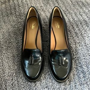 Clarks Tassel Block Heel Loafer size 7.5M